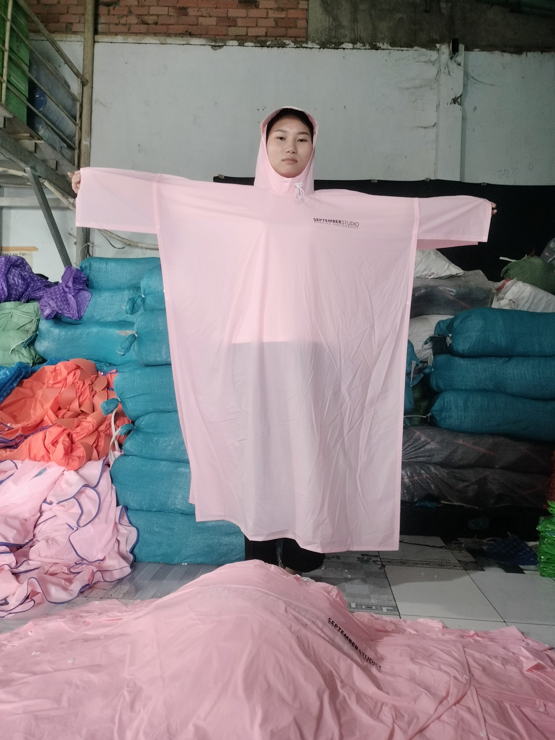 Xưởng sản xuất áo mưa số lượng lớn tại Tp.HCM